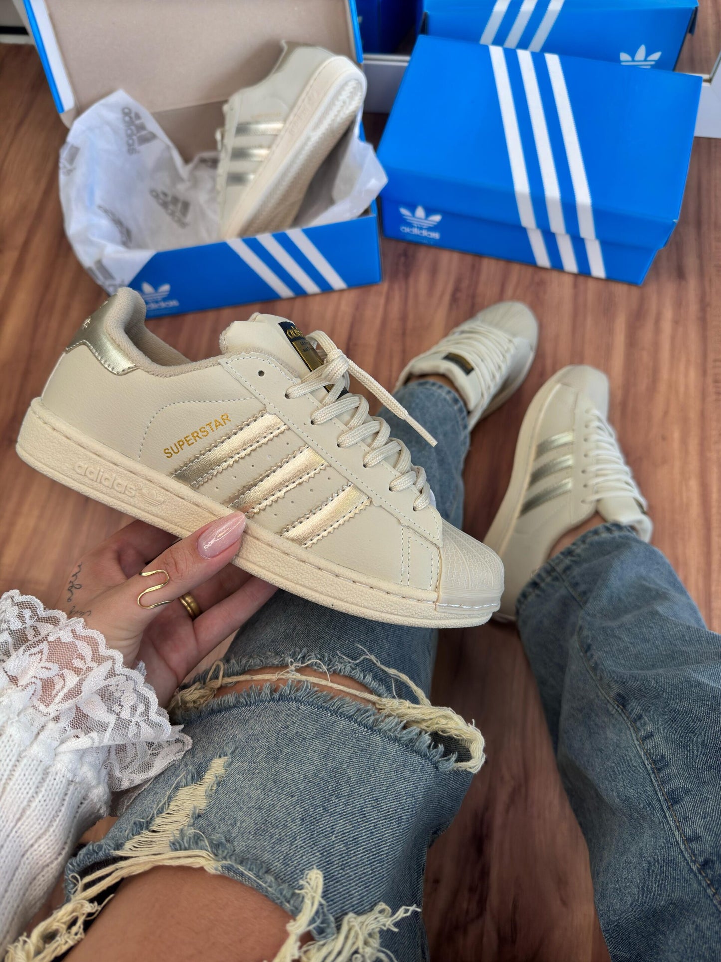 Tênis Adidas Super Star Off White Ouro Premium