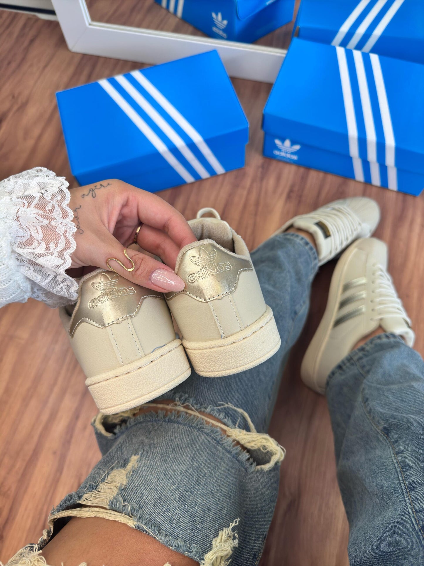 Tênis Adidas Super Star Off White Ouro Premium