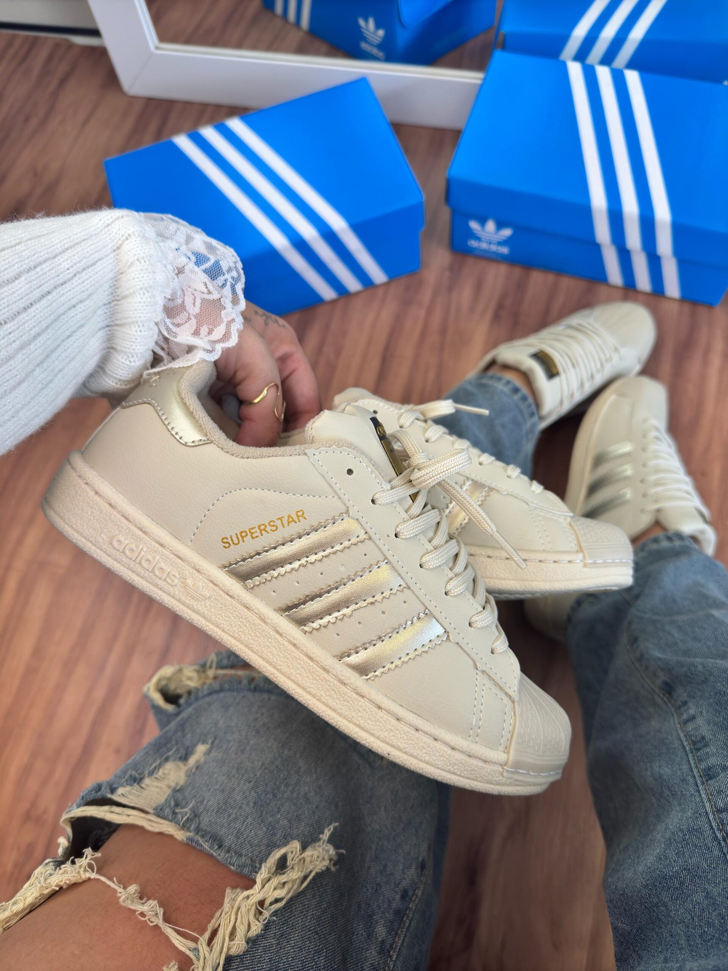 Tênis Adidas Super Star Off White Ouro Premium