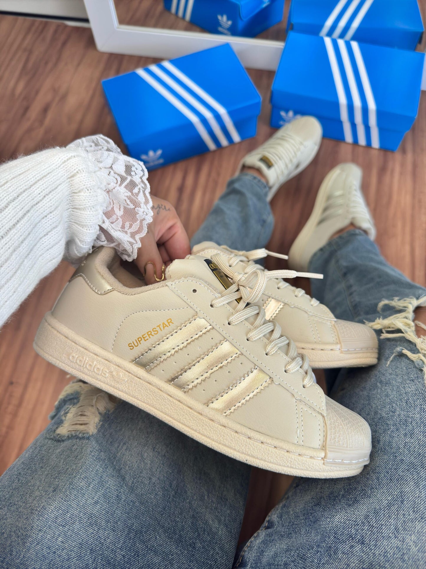 Tênis Adidas Super Star Off White Ouro Premium