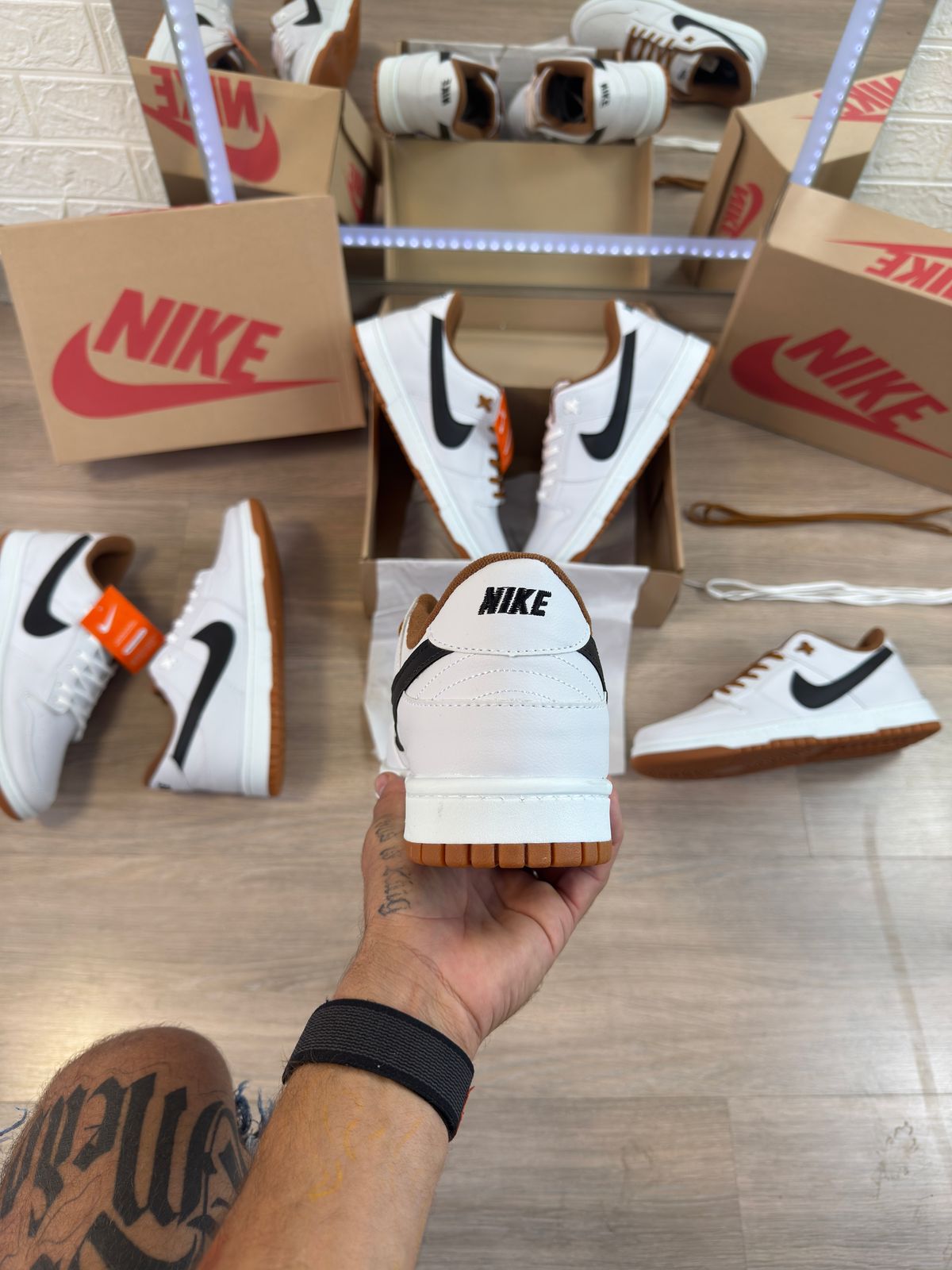 Tênis Nike SB Dunk Low Pro Branco Preto Caramelo Tamanho Especial Premium