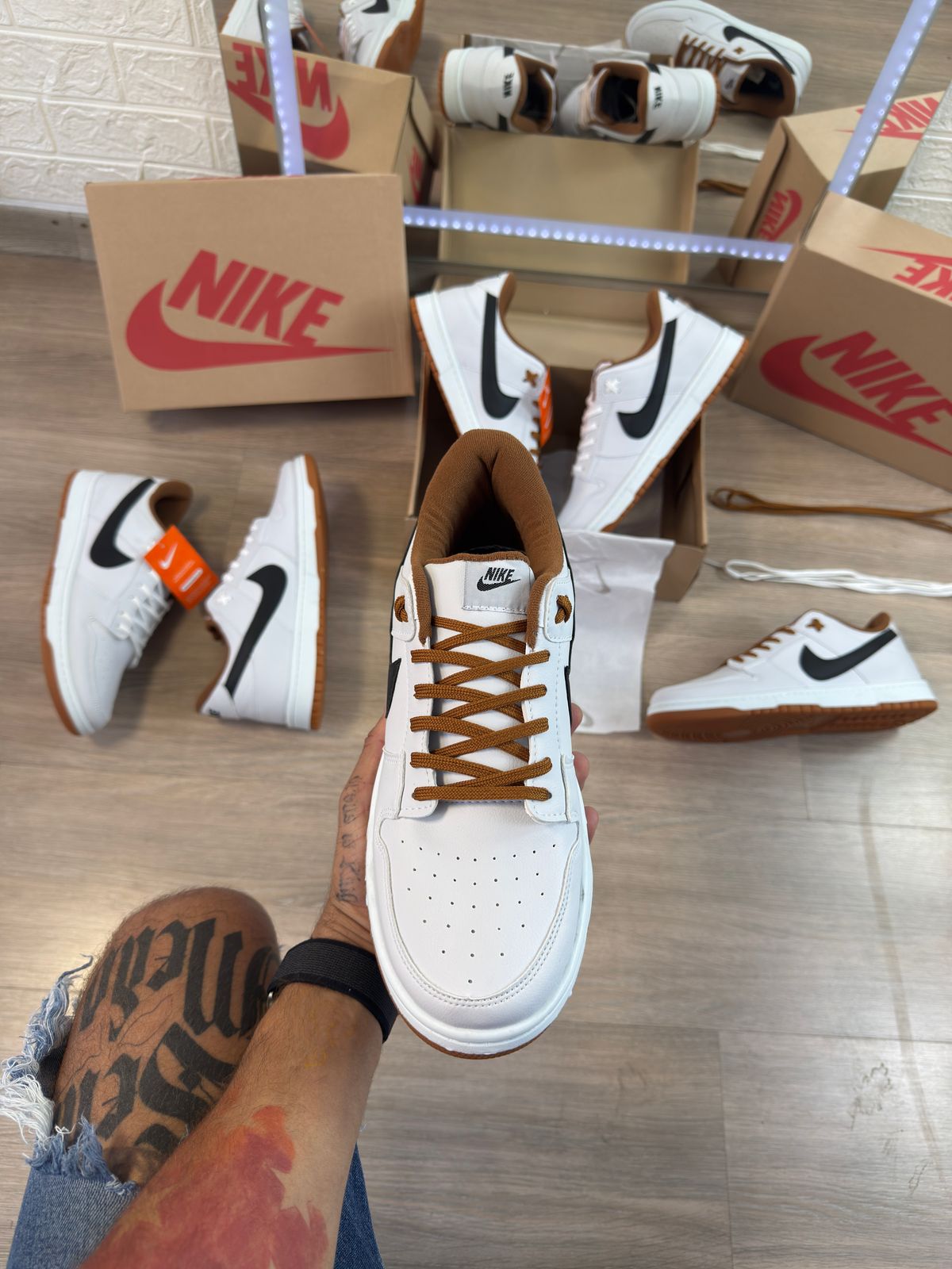 Tênis Nike SB Dunk Low Pro Branco Preto Caramelo Tamanho Especial Premium